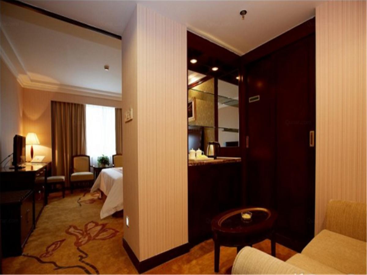 Vienna International Hotel Shanghai Train Station Bagian luar foto