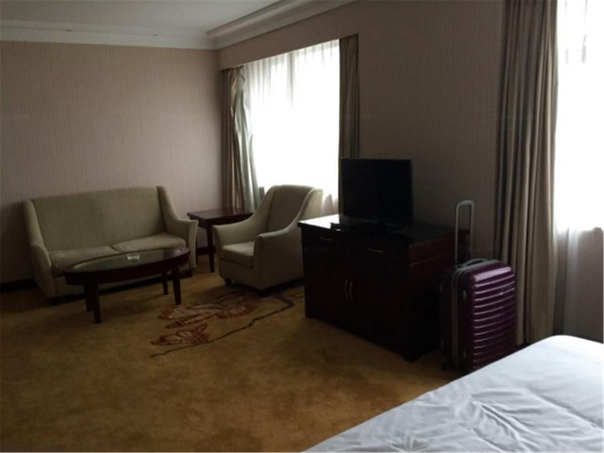 Vienna International Hotel Shanghai Train Station Bagian luar foto