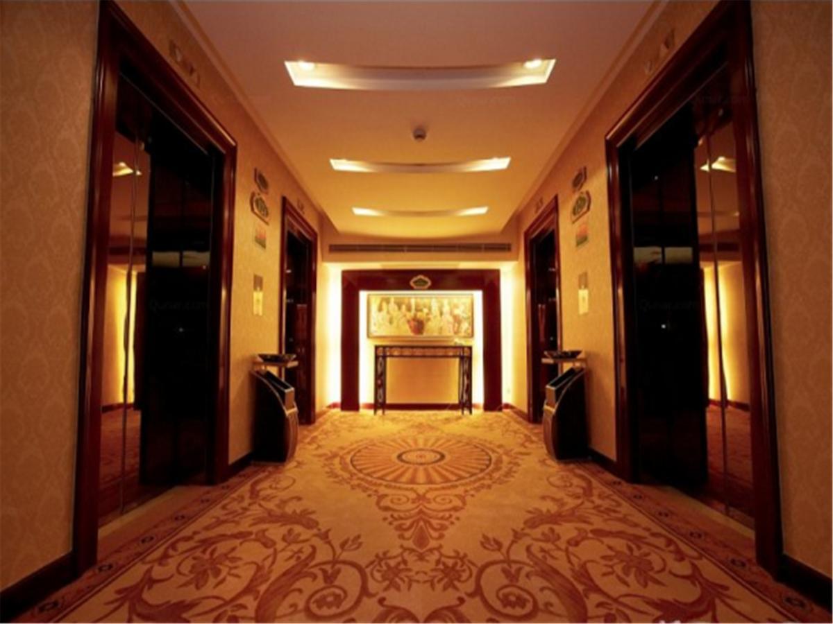 Vienna International Hotel Shanghai Train Station Bagian luar foto