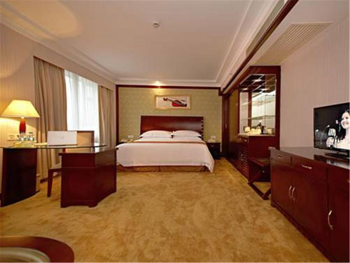 Vienna International Hotel Shanghai Train Station Bagian luar foto