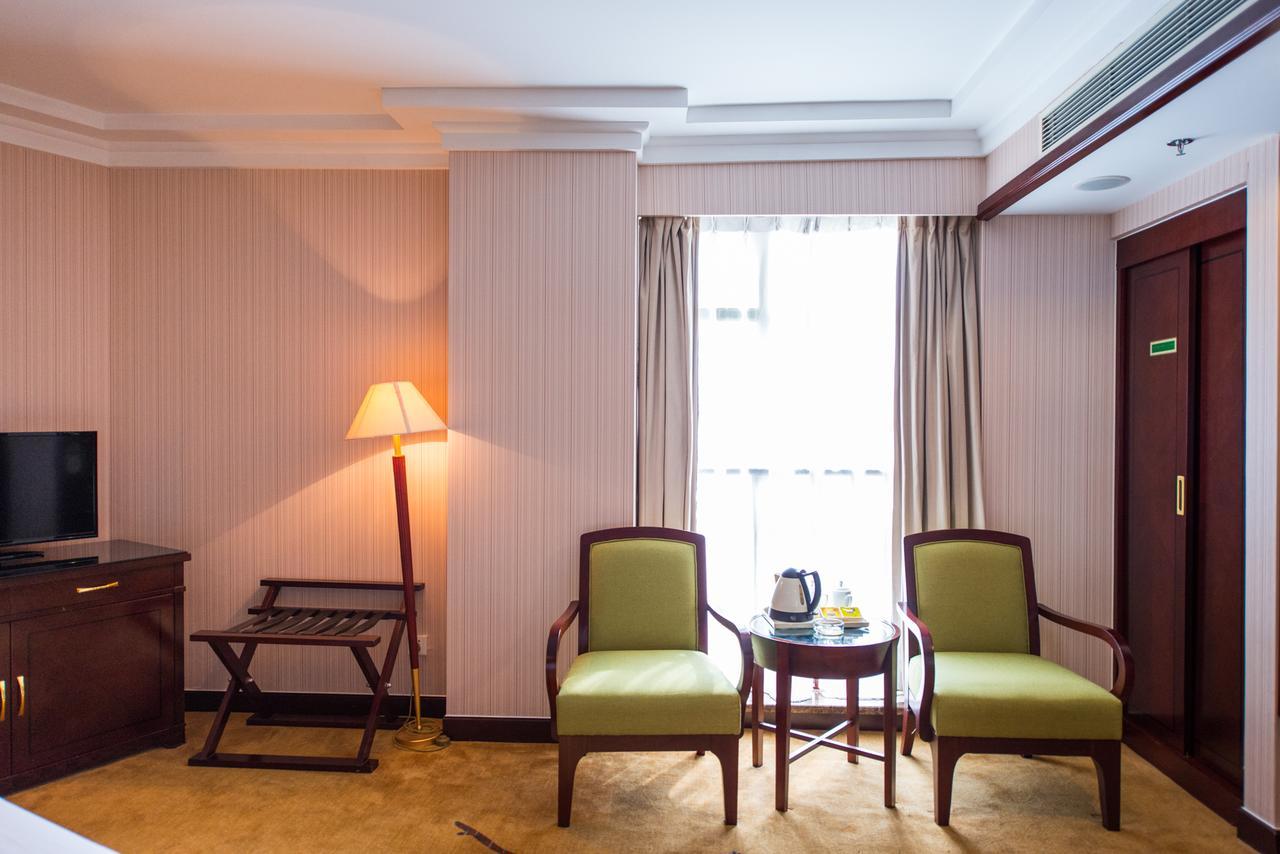 Vienna International Hotel Shanghai Train Station Bagian luar foto