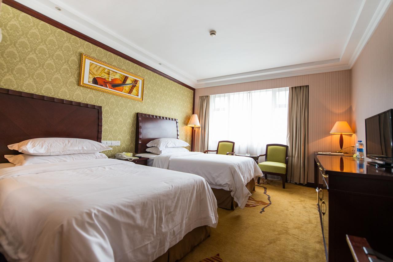 Vienna International Hotel Shanghai Train Station Bagian luar foto