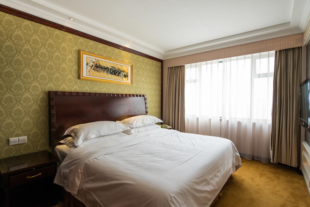 Vienna International Hotel Shanghai Train Station Bagian luar foto