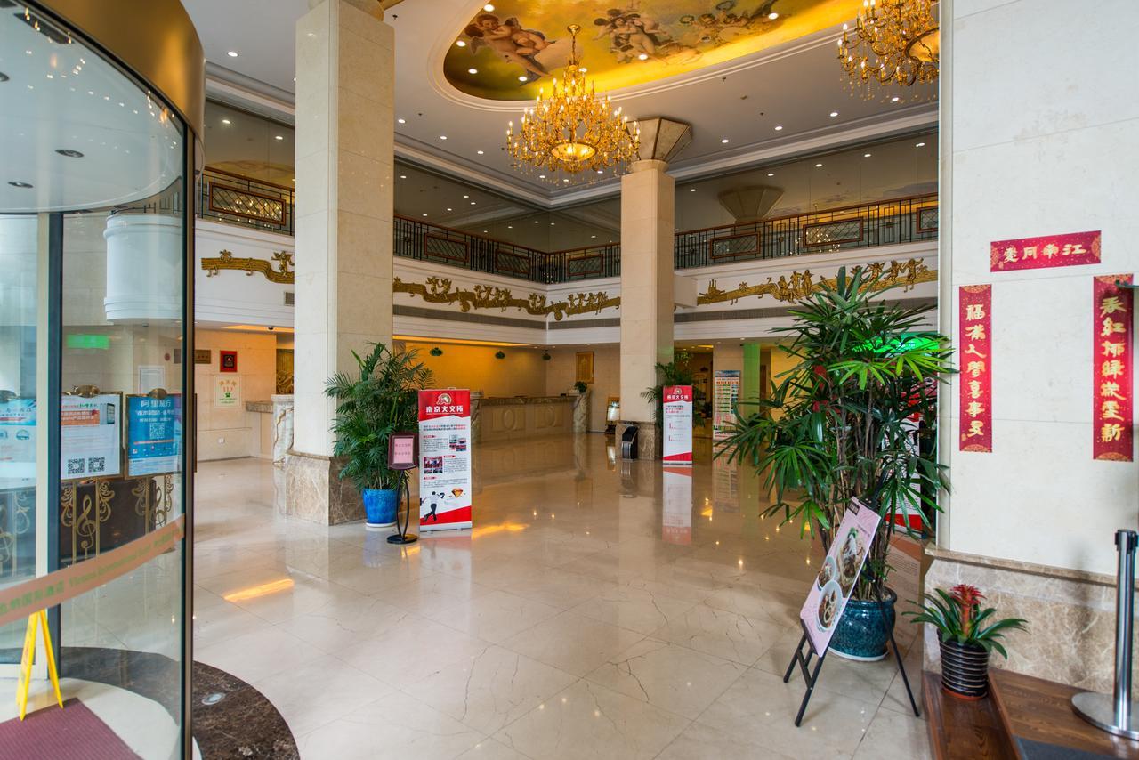 Vienna International Hotel Shanghai Train Station Bagian luar foto