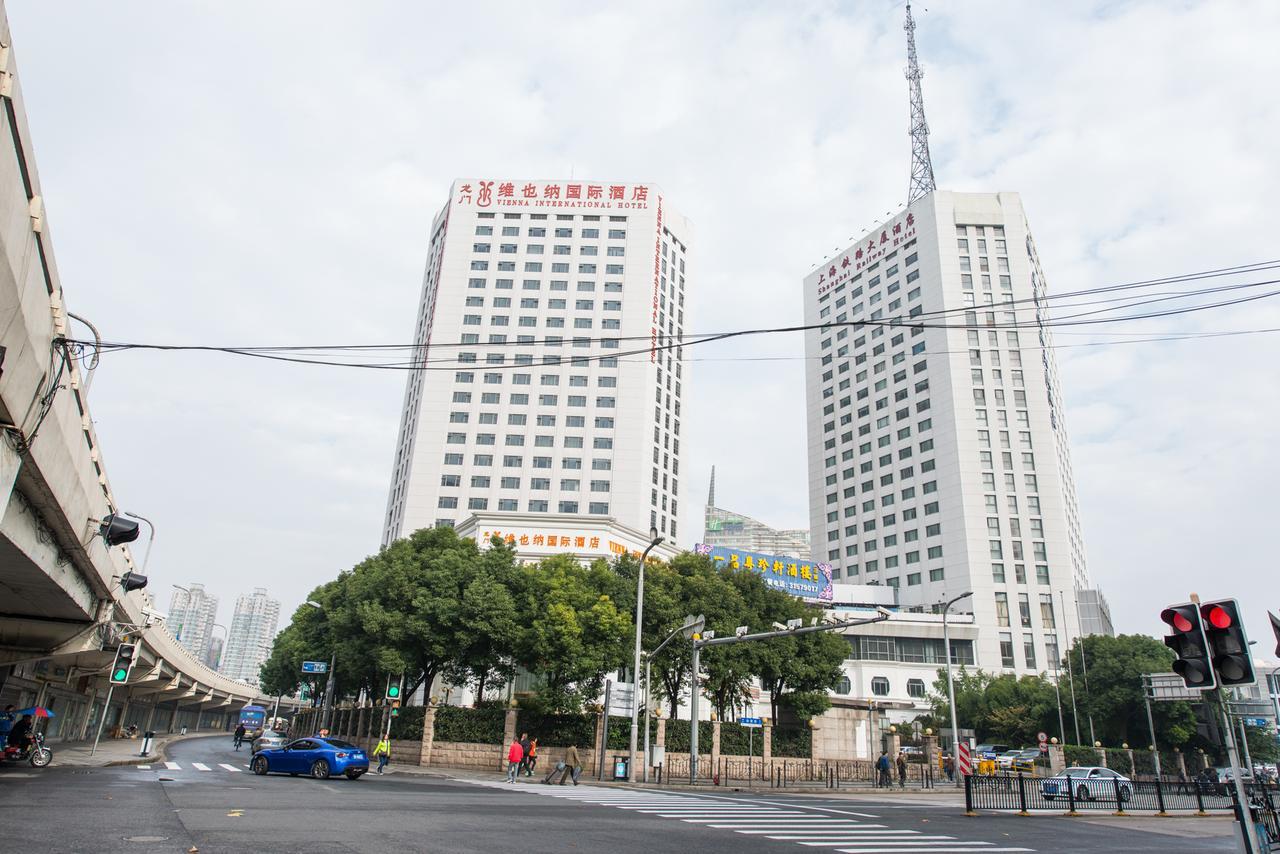 Vienna International Hotel Shanghai Train Station Bagian luar foto