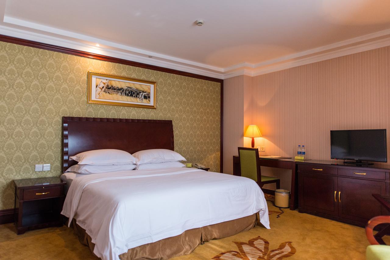Vienna International Hotel Shanghai Train Station Bagian luar foto