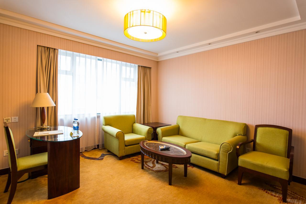 Vienna International Hotel Shanghai Train Station Bagian luar foto