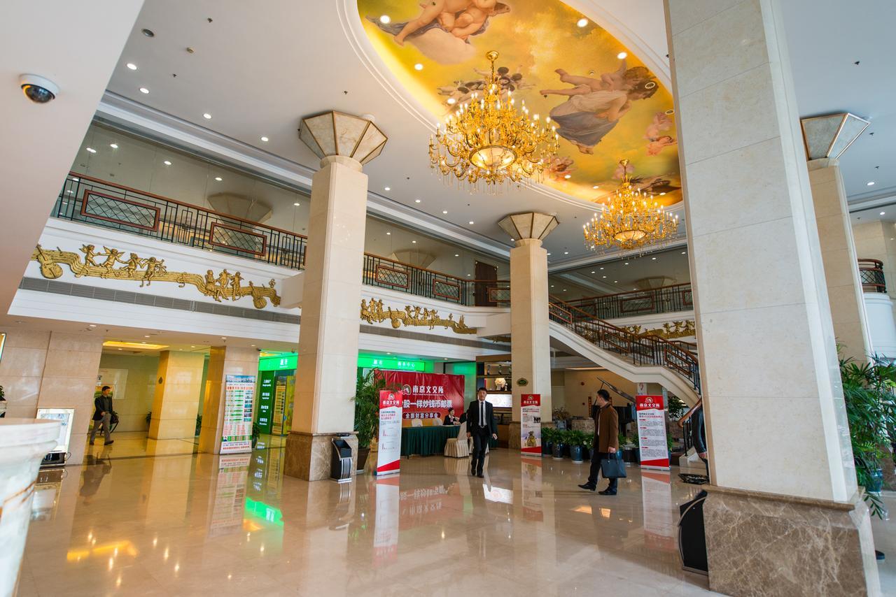 Vienna International Hotel Shanghai Train Station Bagian luar foto