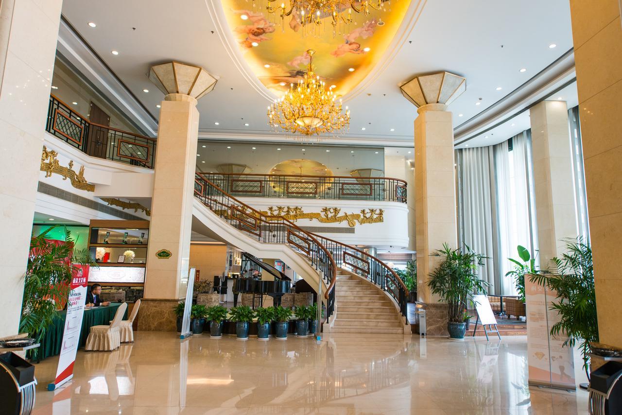 Vienna International Hotel Shanghai Train Station Bagian luar foto