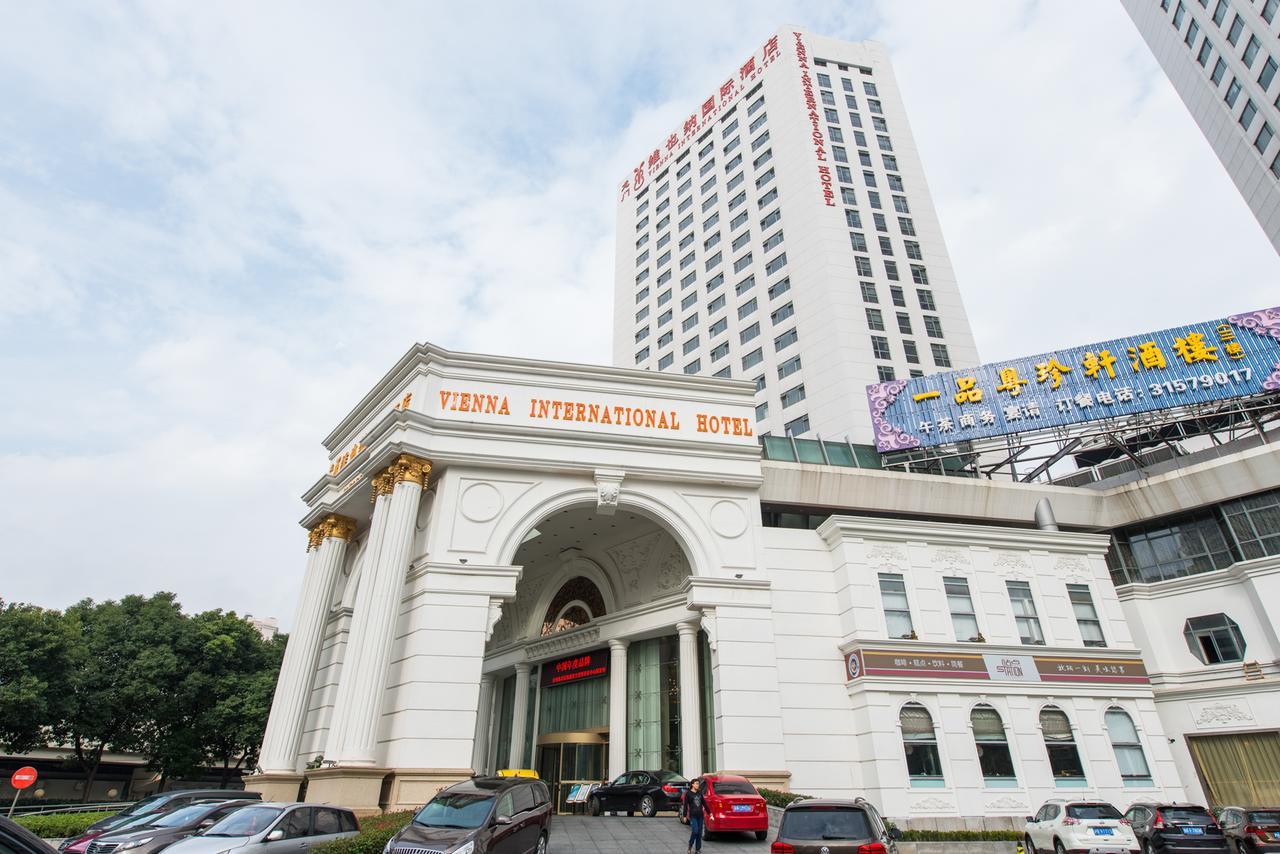 Vienna International Hotel Shanghai Train Station Bagian luar foto
