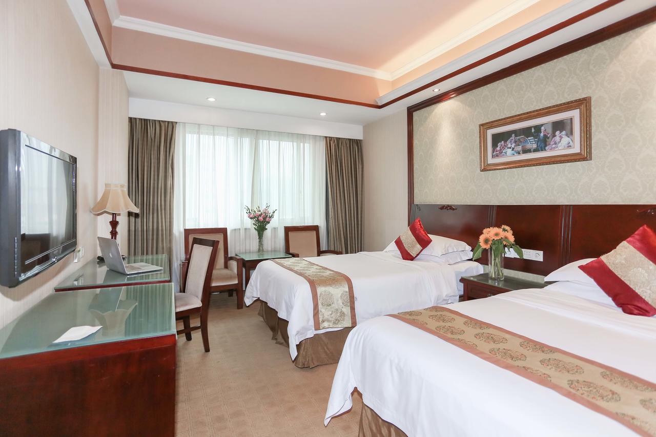 Vienna International Hotel Shanghai Train Station Bagian luar foto