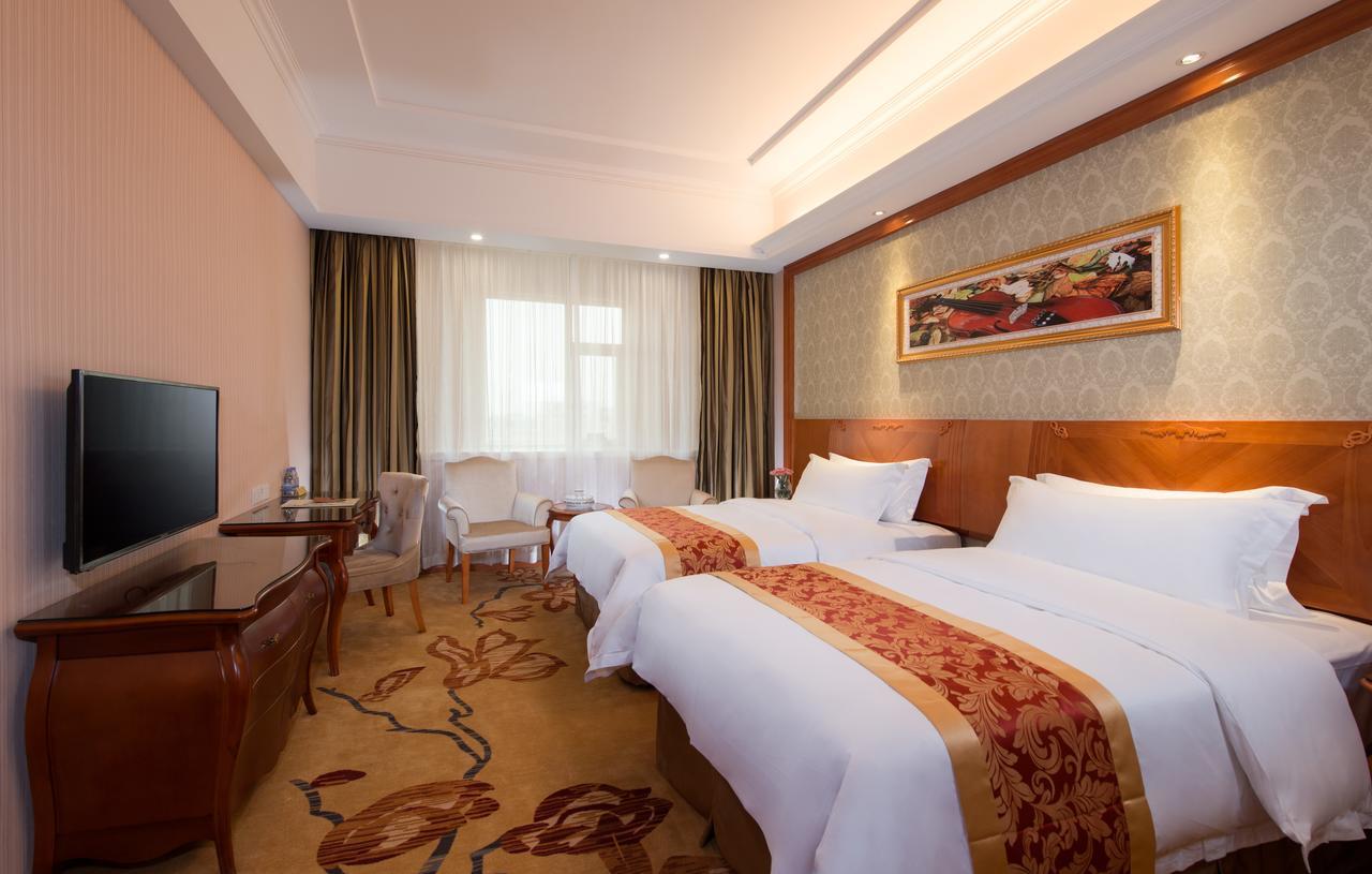 Vienna International Hotel Shanghai Train Station Bagian luar foto