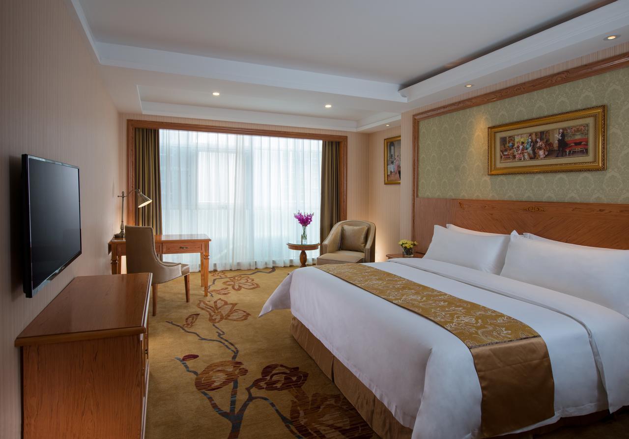 Vienna International Hotel Shanghai Train Station Bagian luar foto