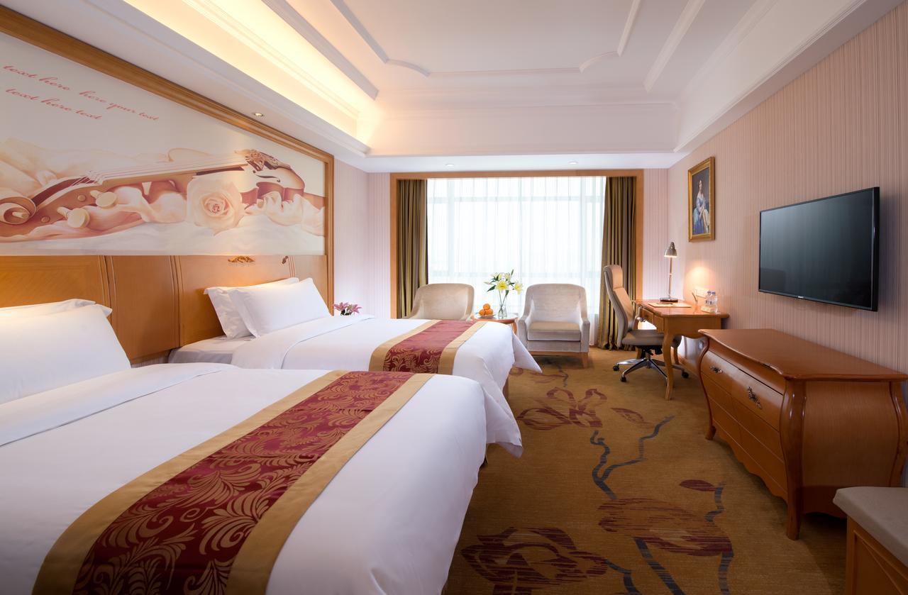 Vienna International Hotel Shanghai Train Station Bagian luar foto